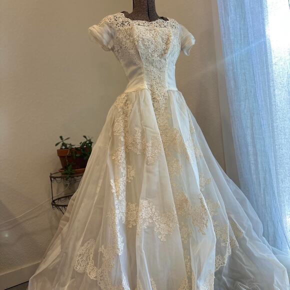 Vintage Women’s XS Wedding Gown Ivory Lace Tulle Full Skirt Romantic 1950s - Picture 1 of 7